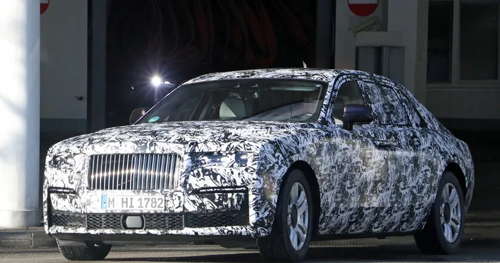 Rolls-Royce Ghost 2021: foto spia della nuova generazione