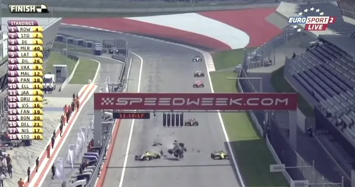 WSR, si ferma al traguardo e viene travolto