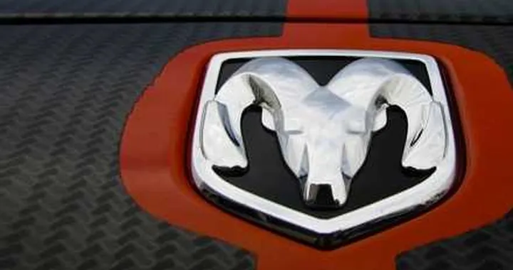 Nel 2011, una berlina Dodge su piattaforma Fiat