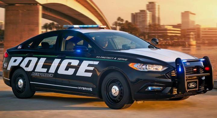 Ford fornisce auto ibride alla polizia americana
