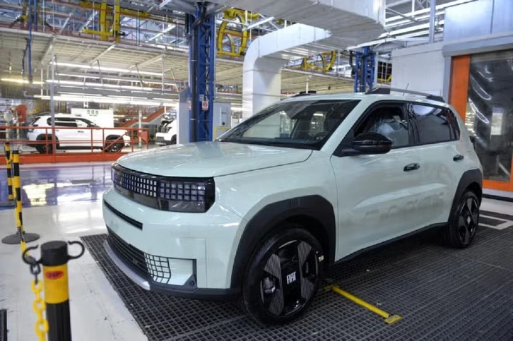 Fiat Grande Panda arrivano gli operai dall'Italia per combattere il ritardo nelle consegne