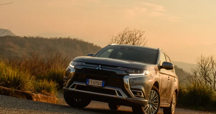 Mitsubishi Outlander 2.4 PHEV Diamond: la prova su strada