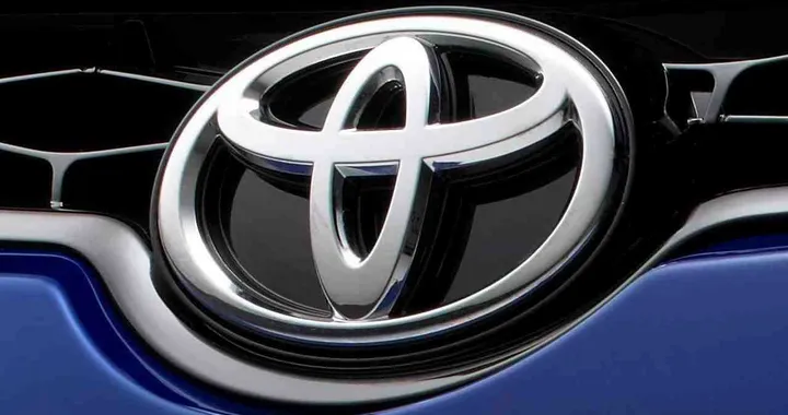 Toyota Corolla 2014, nuovi teaser prima del debutto