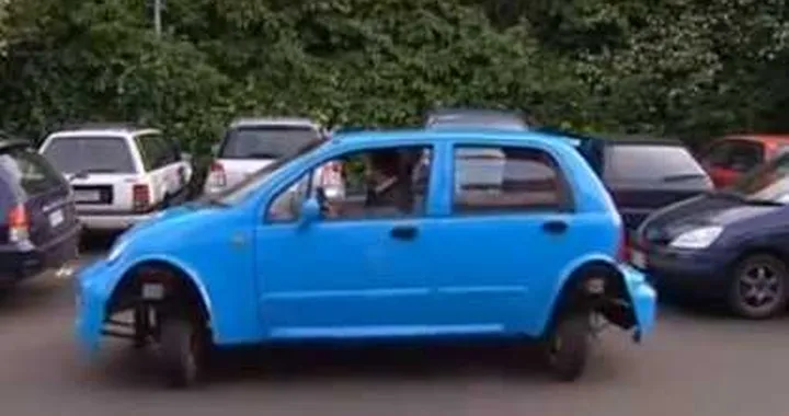 Dalla Cina l’auto che rivoluziona il parcheggio