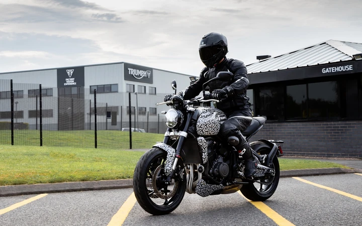 Triumph Trident: immagini ufficiali