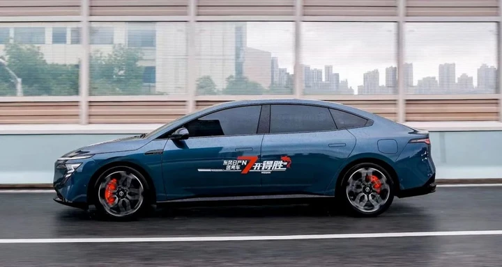 Batterie solide Nissan: più autonomia e ricarica veloce dal 2028