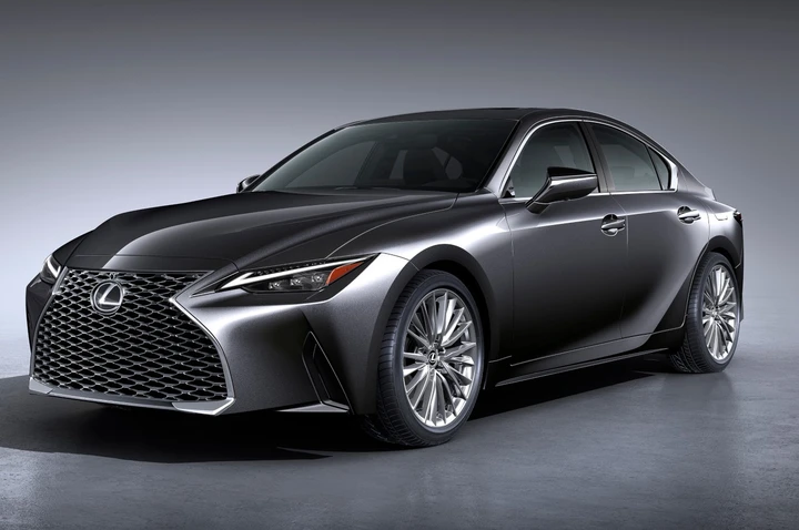 Lexus IS 2020: immagini ufficiali