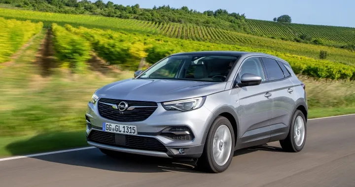 Opel GrandLand X: l’ibrida plug-in diventa 