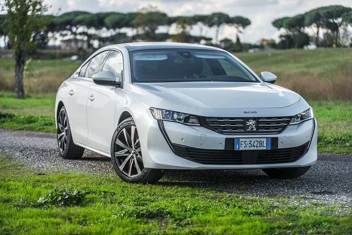 Peugeot 508 GT Line BlueHDI 160 EAT8: la prova su strada