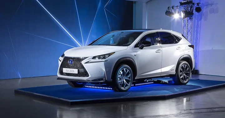 Lexus NX: il SUV compatto si presenta a Londra
