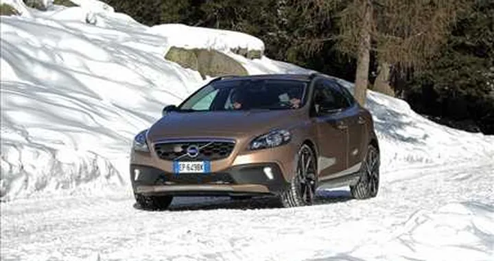 Volvo V40 Cross Country, prezzo da 26.000 euro