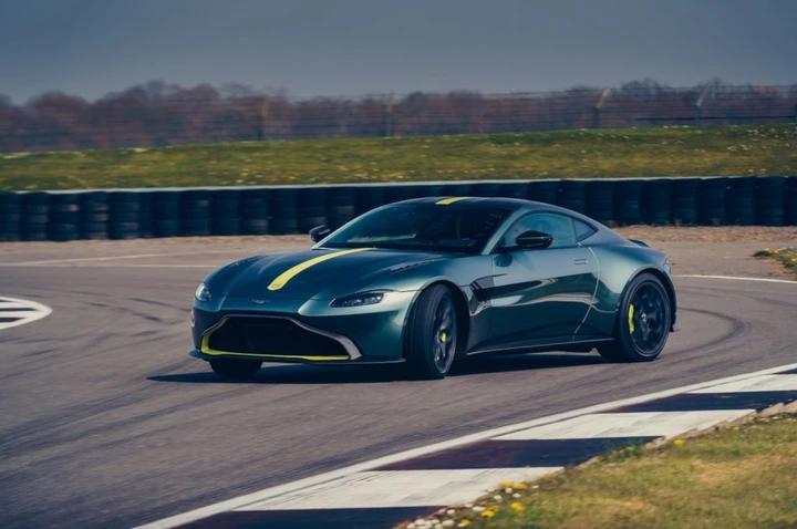 Aston Martin Vantage AMR 2019: immagini ufficiali