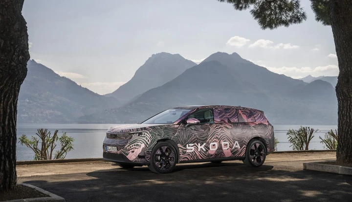 Škoda Peaq, l'ammiraglia EV formato famiglia: spazio record e 7 posti