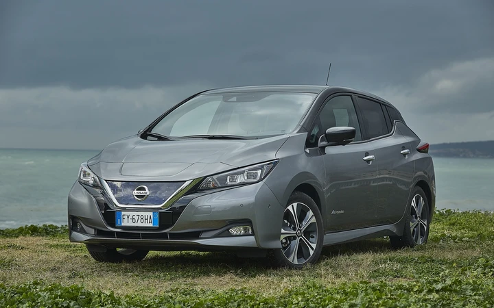 Nuova Nissan Leaf 62 kWh: immagini ufficiali