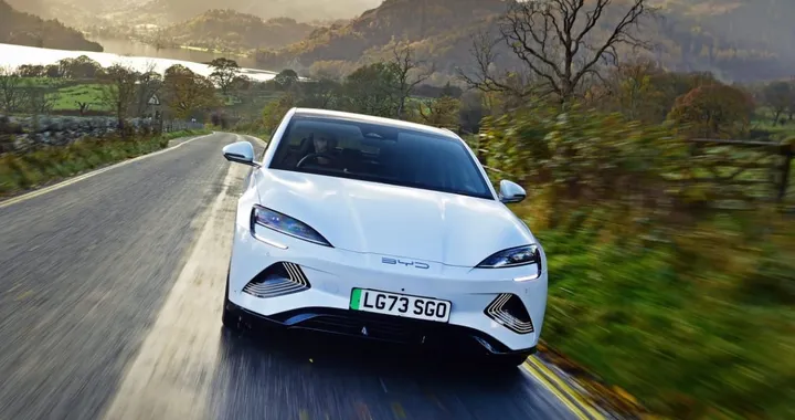 Cinesi alla riscossa, BYD domina il mercato UK superando Dacia e Honda
