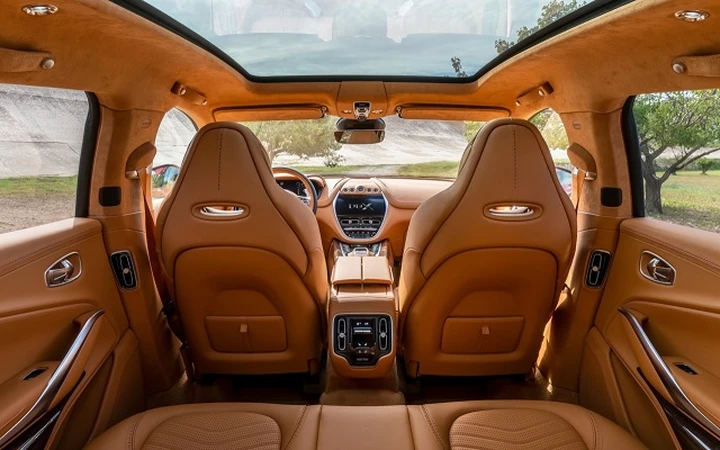 Aston Martin DBX: ecco gli interni del nuovo SUV