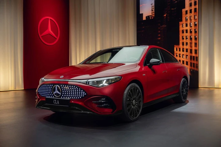 Mercedes-Benz introduce la ricarica 400 volt sulla CLA