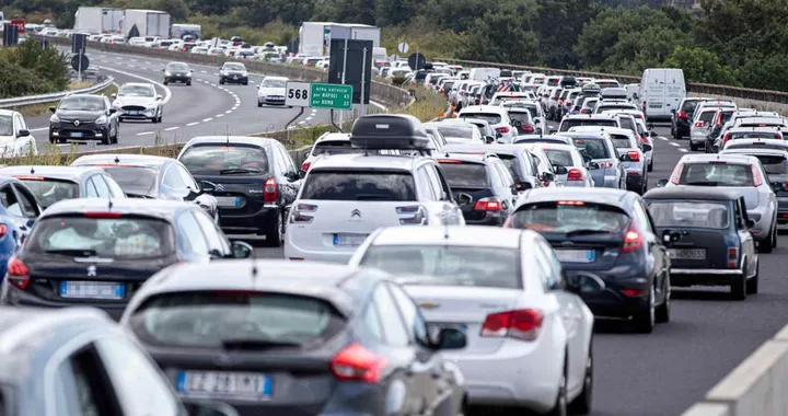 Traffico da bollino rosso: ponte del 2 Giugno tra code e interventi