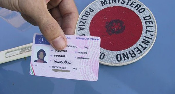 Patente e punti, dichiarare il falso sul conducente è reato