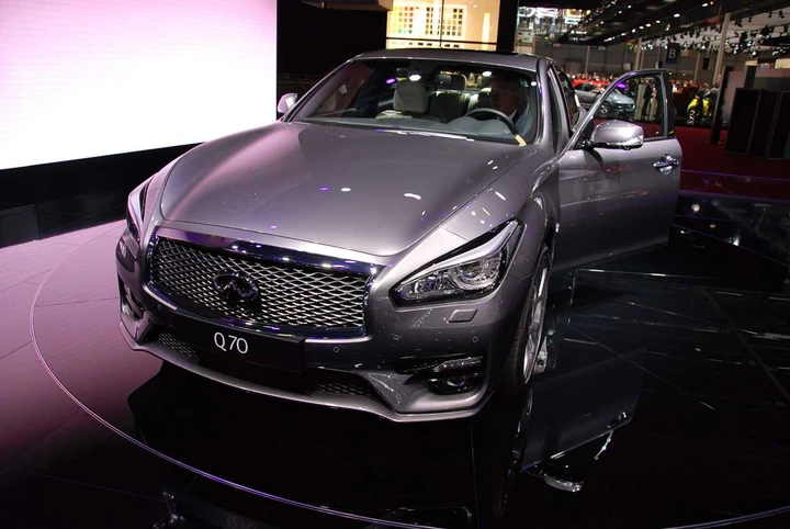 Infiniti Q70 al Salone di Parigi 2014