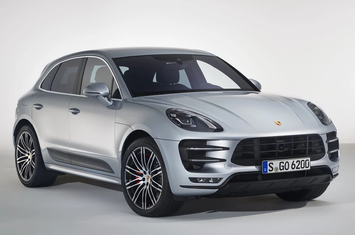 Porsche Macan Turbo Performance Package, le immagini ufficiali
