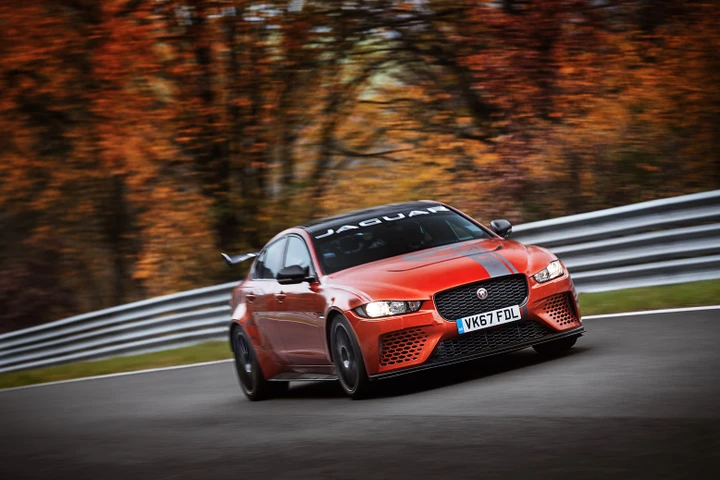 Jaguar XE SV Project 8: giro record al Nurburgring