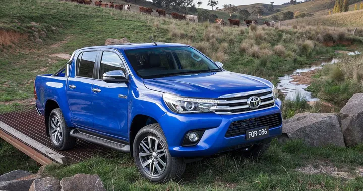 Toyota HiLux 2015: immagini e dati tecnici ufficiali