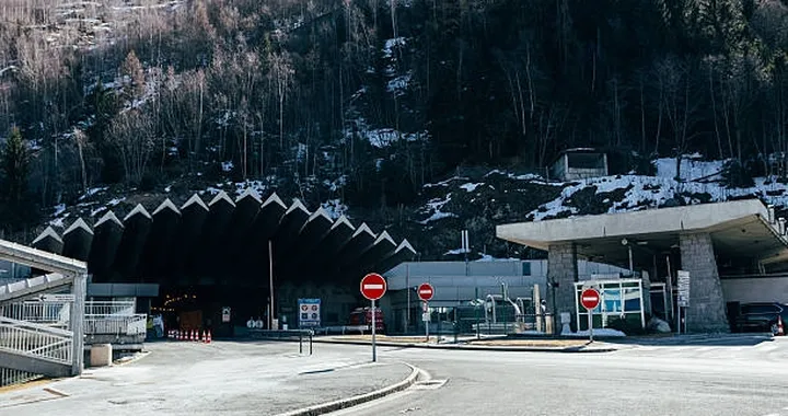 Amianto nel Traforo del Monte Bianco: chiuderà 3 mesi all'anno per 18 anni