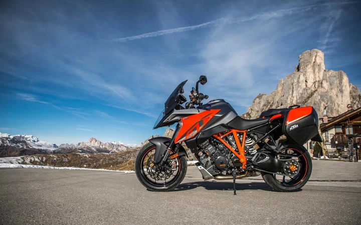 KTM: dal 2021 ci saranno Cruise Control adattivo e Blind Spot Detection