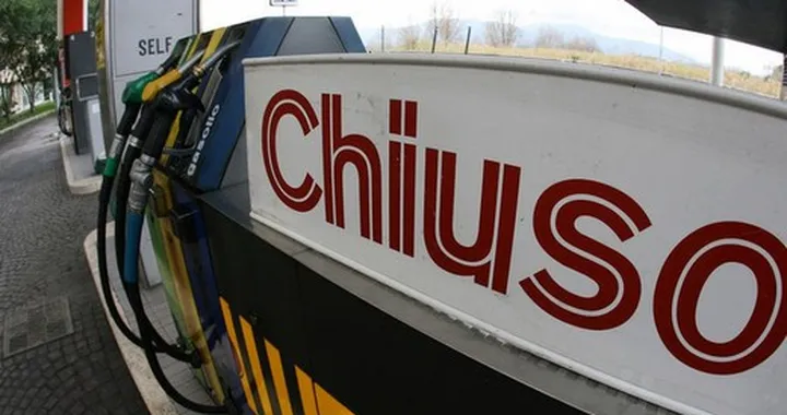 I distributori di benzina potranno rimanere aperti h24