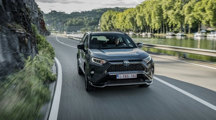 Toyota Rav4 Hybrid Plug-in: caratteristiche, dotazioni, batterie, autonomia