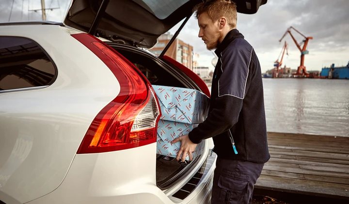 Volvo: gli acquisti online sono recapitati all'auto