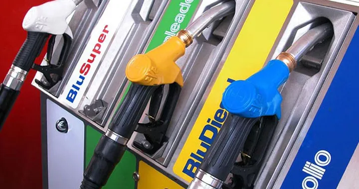 Carburanti: in Italia risparmiati 2,4 miliardi di euro