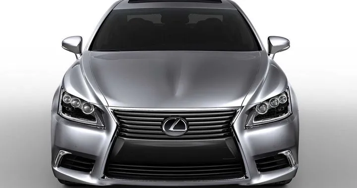 Lexus LS 460 2013: lusso con stile