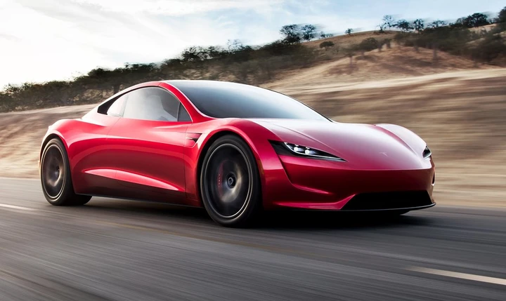 Il debutto del SUV elettrico Mercedes EQC fa crollare il titolo Tesla