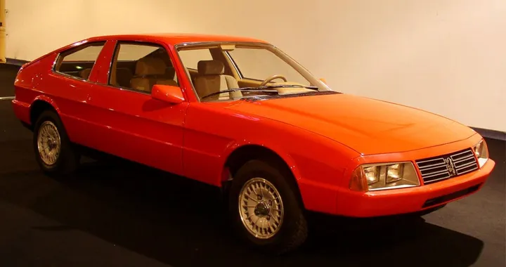Quel rosso fuoco che non corse mai: Peugeot E27