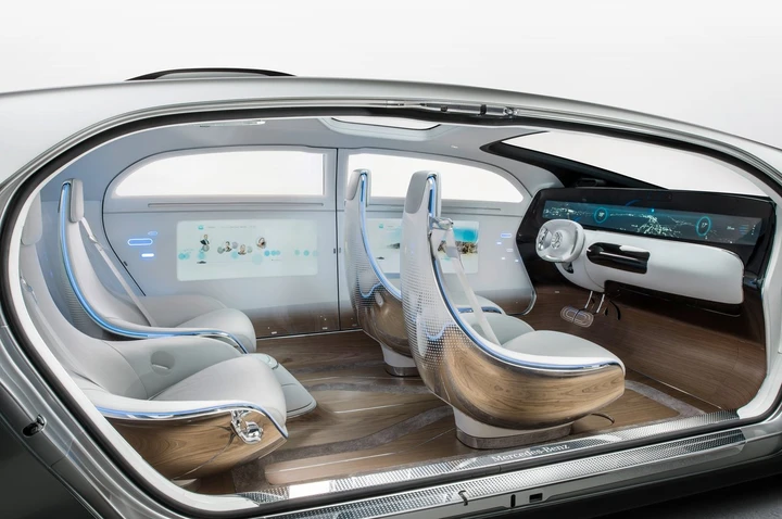 Auto connessa: Mercedes annuncia partnership con Microsoft