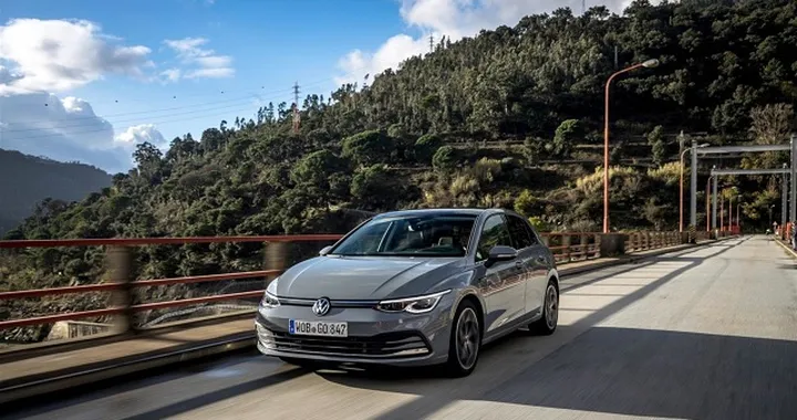 Volkswagen Golf 8 TGI: allestimenti, dotazioni e prezzi