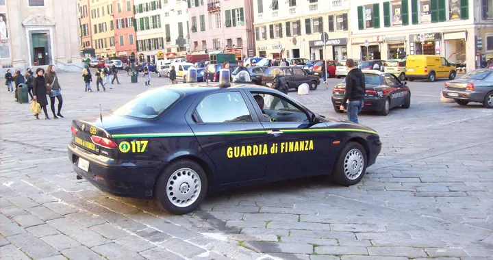 Accessori auto contraffatti: 15 denunce