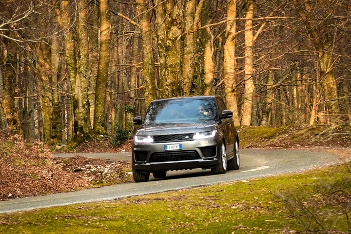 Range Rover Sport PHEV HSE Dynamic: la prova su strada