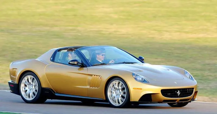P540 Superfast Aperta: una Ferrari di sartoria