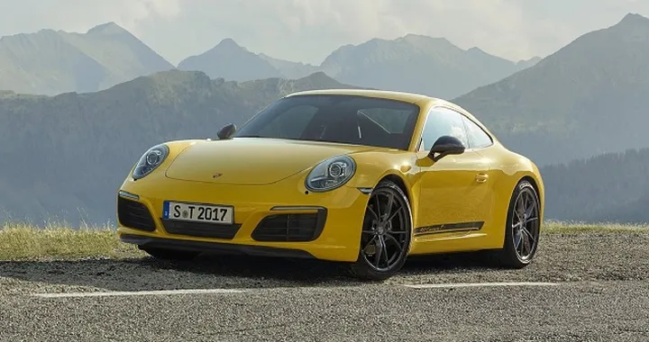 Porsche 911 Carrera T: ritorno al minimalismo sportivo