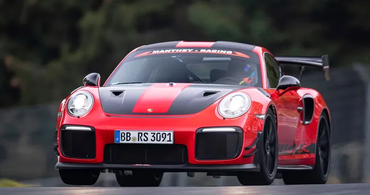Porsche GT2 RS umilia la McLaren Senna: nuovo record a Interlagos [VIDEO]