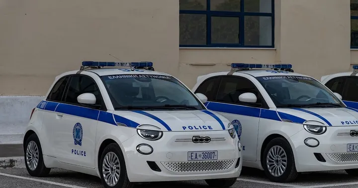 Polizia greca sempre più green: nuove Fiat 500e e ricariche in tutta Atene