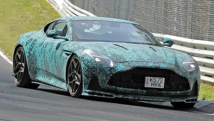 DB12 AMR: l’Aston Martin più cattiva di sempre ruggisce al Nürburgring