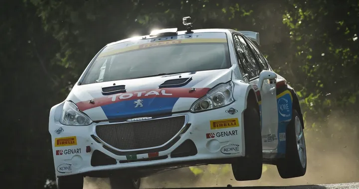 Peugeot 208 T16 R5, la prova su strada