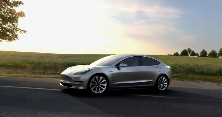 Tesla Model 3: la rivoluzione del genio