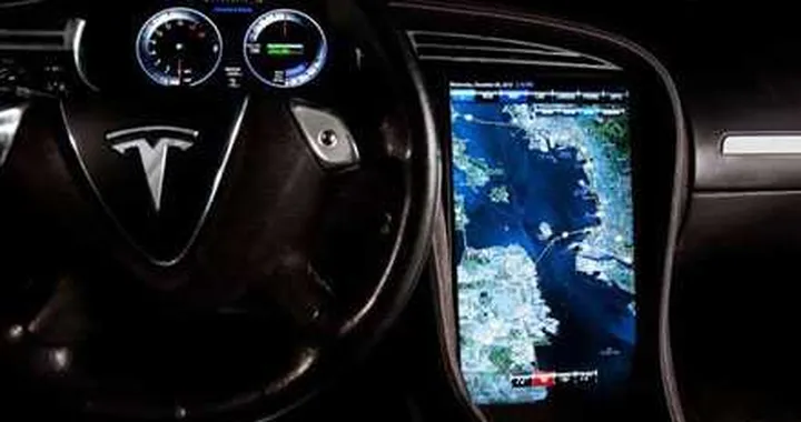 Tesla Model S: ecco lo schermo più grande al mondo
