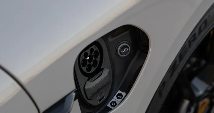 Auto elettriche: ecco quelle con la ricarica più rapida