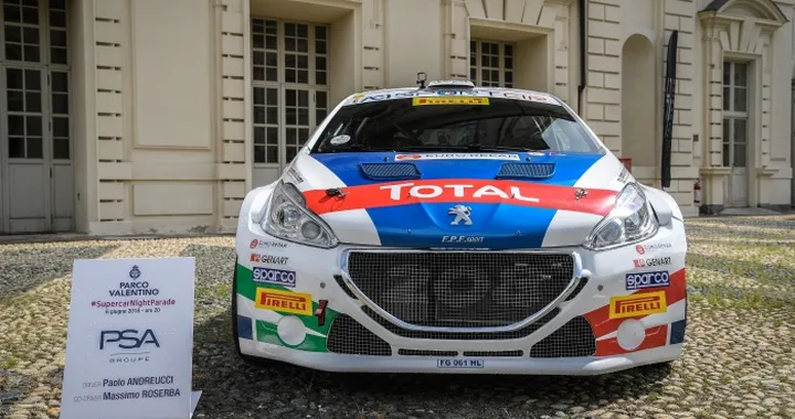 Peugeot: la 208 T16 alla Supercar Night Parade al Parco Valentino